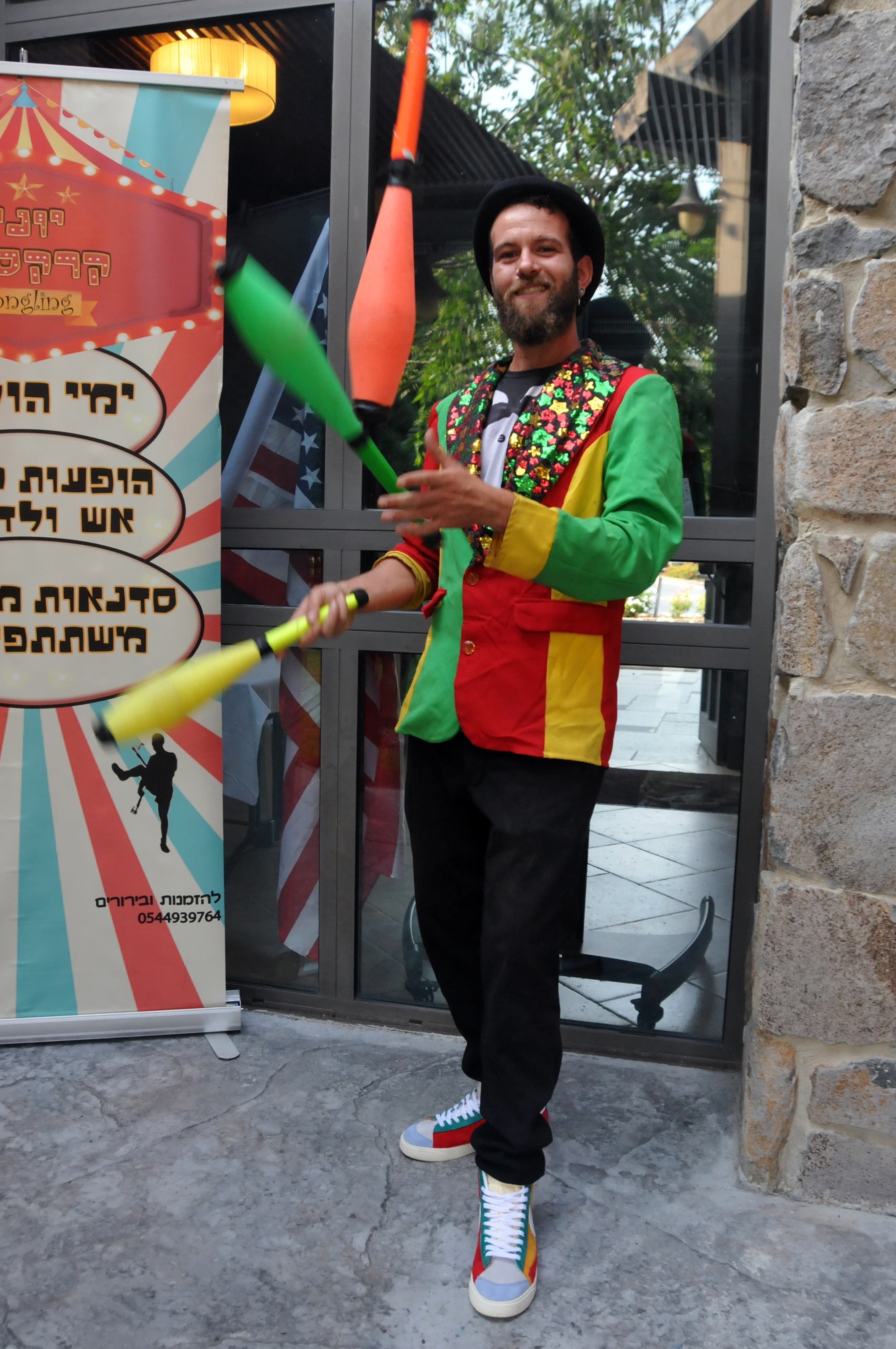יוני קרקסוני בהופעה חיה